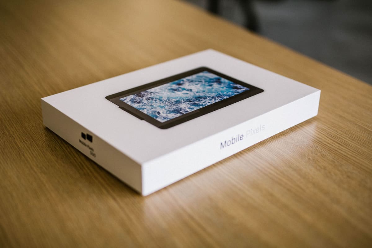 Mobile Pixels Duo packaging Mobile Pixels Duo packaging